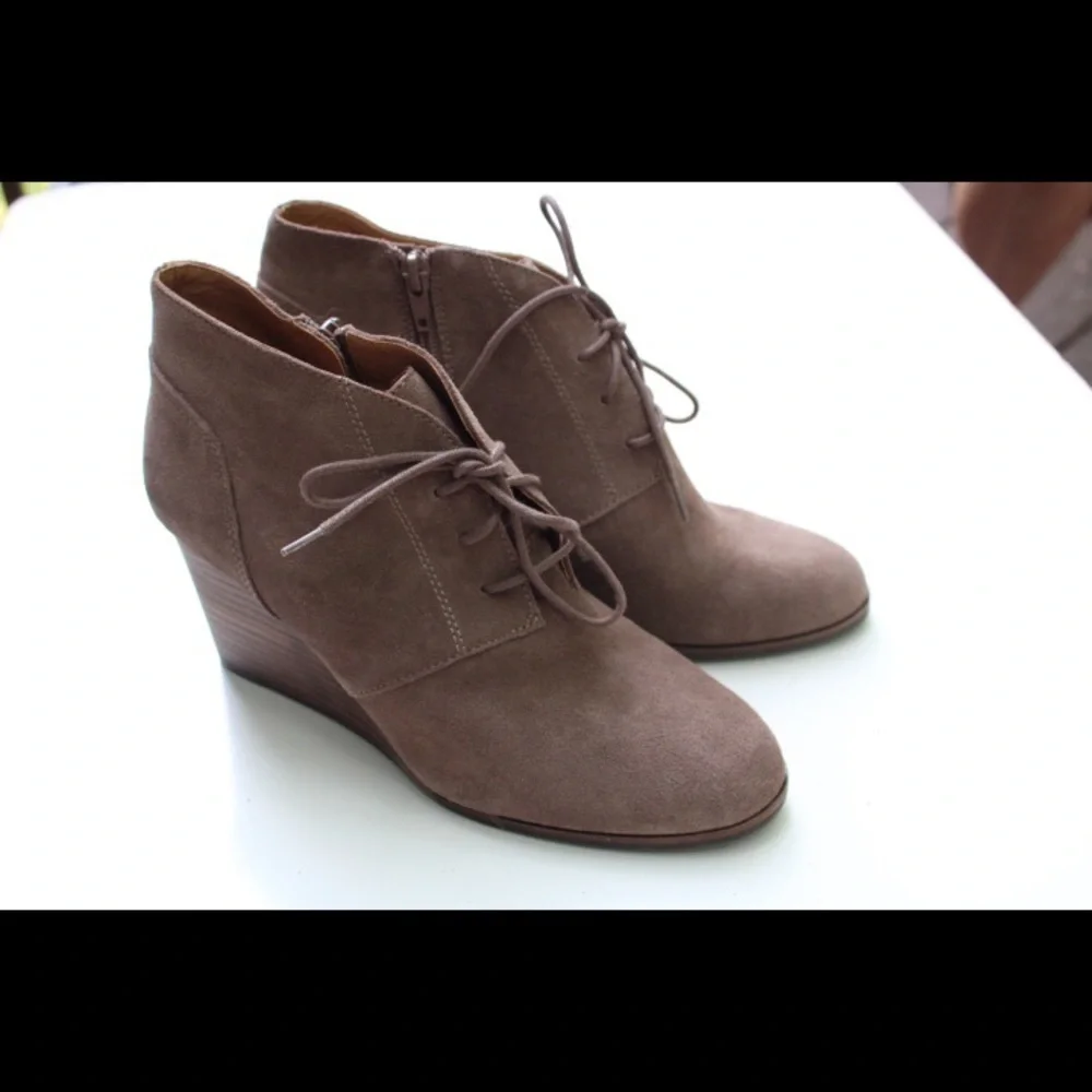 NWOT Lucky brand wedge booties